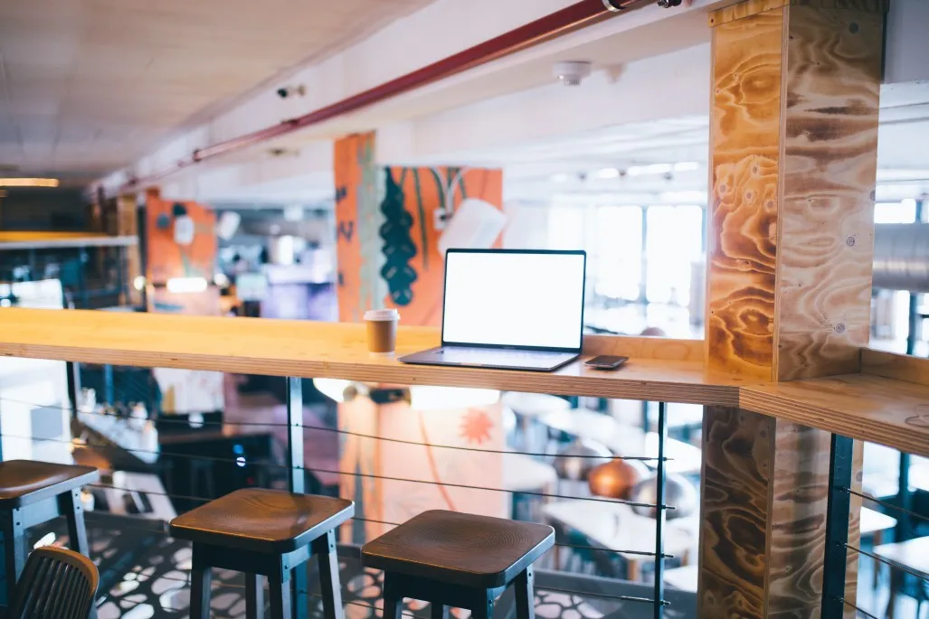 restaurant working technology cafe modern office laptop work casual desk t20 YVAXp1 1