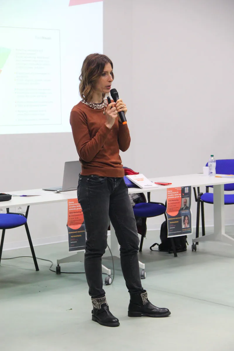 Come aumentare le vendite della tua azienda con il Web Marketing | Talk 1 valentina-turchetti-digital-marketing